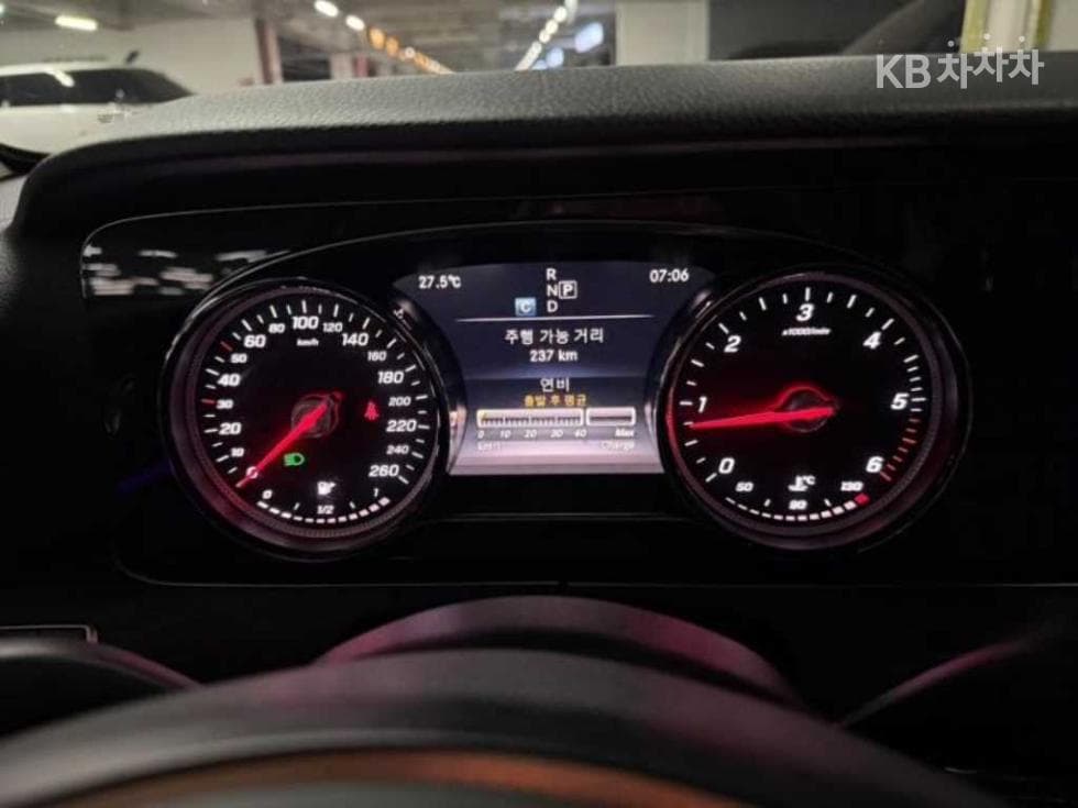 Mercedes-Benz E-Class (W213)E220d Avantgarde - 9