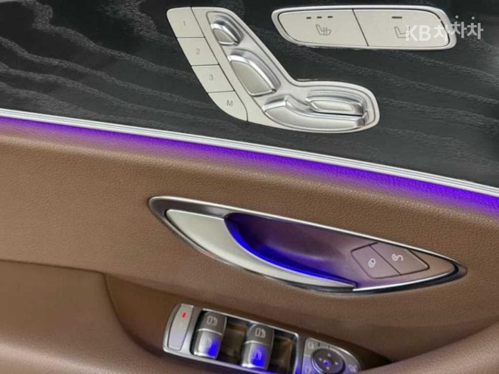 Mercedes-Benz E-Class (W213)E220d Avantgarde - 14