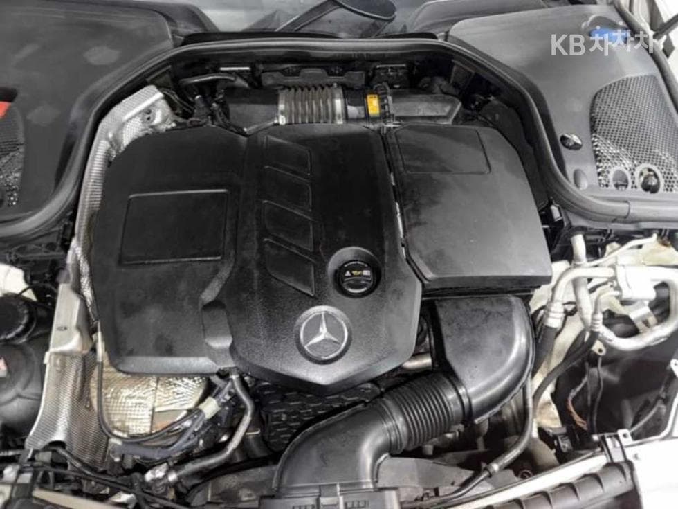 Mercedes-Benz E-Class (W213)E220d Avantgarde - 19