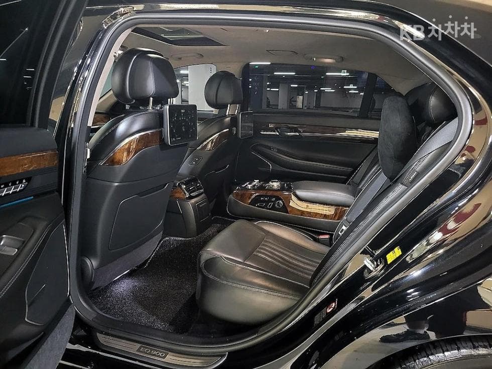 Genesis EQ9003.8 GDI AWD Prestige - 8