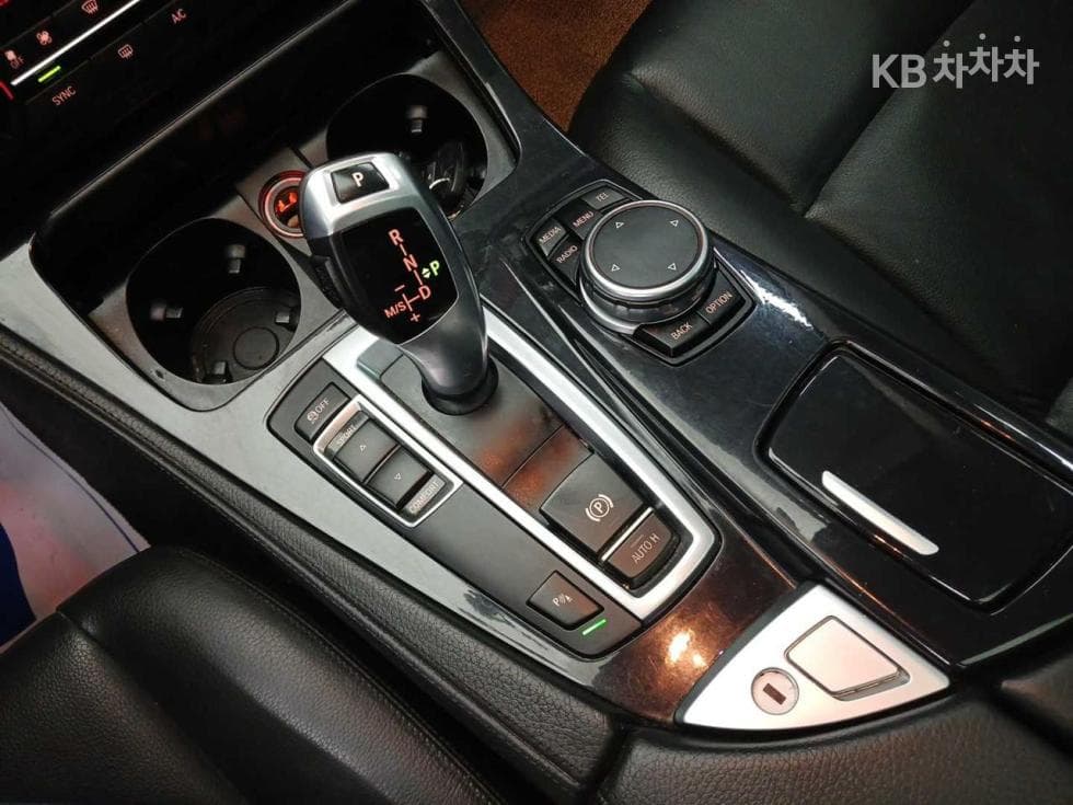BMW 5 Series520d - 8