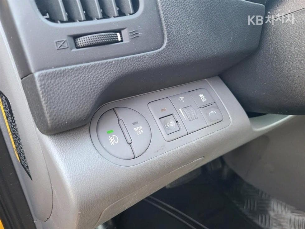 Hyundai The New (facelift) 그랜드 Star렉스LPi 어린이보호차 12-seater - 9