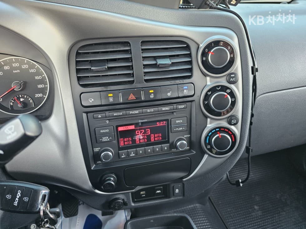 Киа The New (фейслифт) Бонго 3 (лек)냉동Товарна надстройка차 1.2Тон 표준형 Королевска кабина Удължено междуосие GL - 8