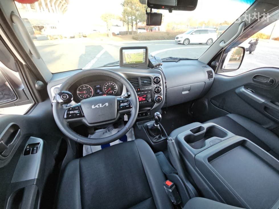 Киа The New (фейслифт) Бонго 3 (лек)냉동Товарна надстройка차 1.2Тон 표준형 Королевска кабина Удължено междуосие GL - 9