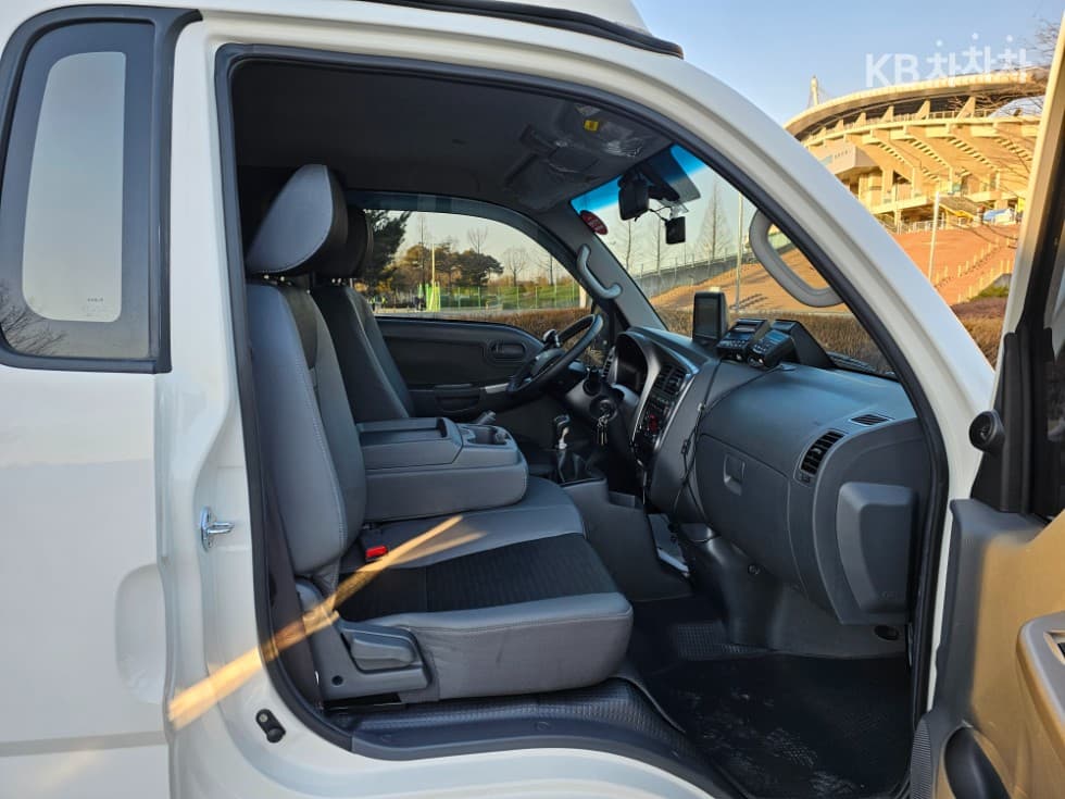 Киа The New (фейслифт) Бонго 3 (лек)냉동Товарна надстройка차 1.2Тон 표준형 Королевска кабина Удължено междуосие GL - 12