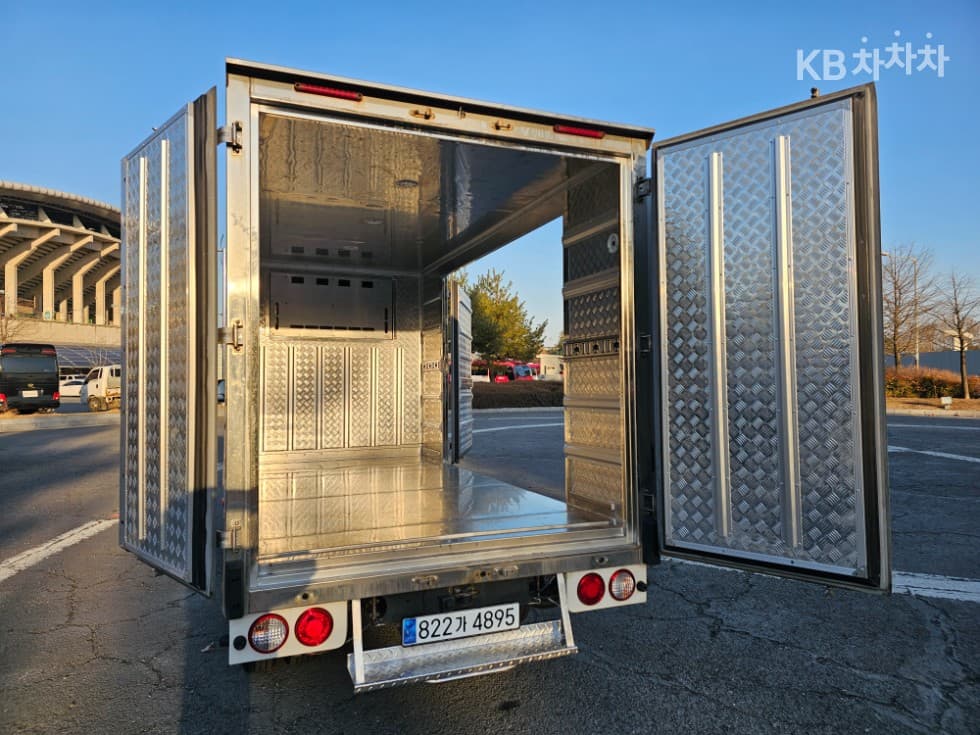 Киа The New (фейслифт) Бонго 3 (лек)냉동Товарна надстройка차 1.2Тон 표준형 Королевска кабина Удължено междуосие GL - 17