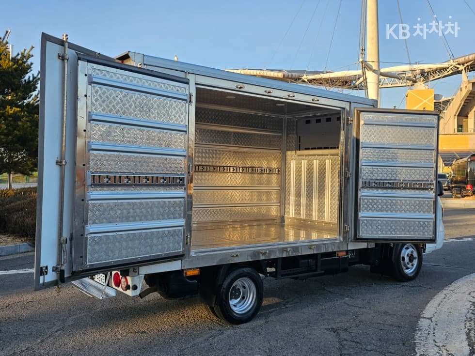 Киа The New (фейслифт) Бонго 3 (лек)냉동Товарна надстройка차 1.2Тон 표준형 Королевска кабина Удължено междуосие GL - 18