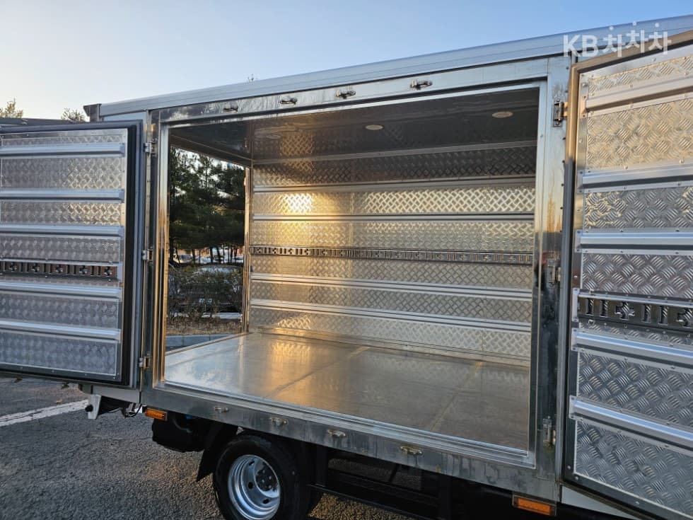 Киа The New (фейслифт) Бонго 3 (лек)냉동Товарна надстройка차 1.2Тон 표준형 Королевска кабина Удължено междуосие GL - 19