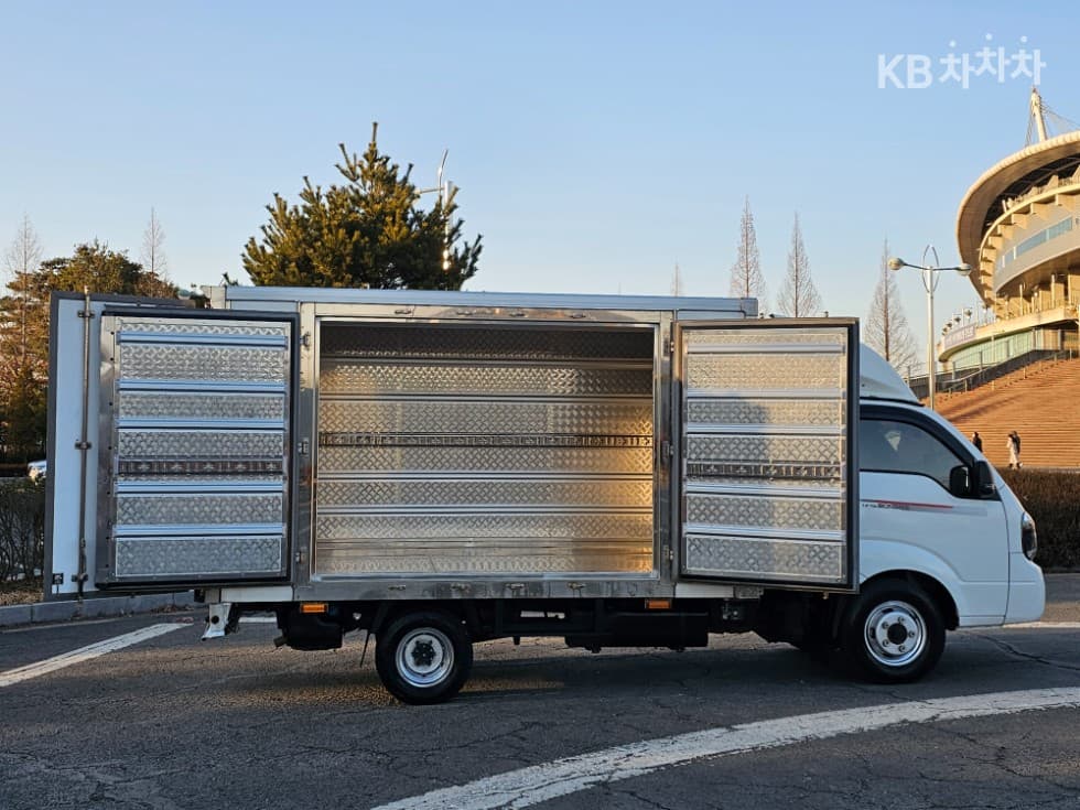 Киа The New (фейслифт) Бонго 3 (лек)냉동Товарна надстройка차 1.2Тон 표준형 Королевска кабина Удължено междуосие GL - 20