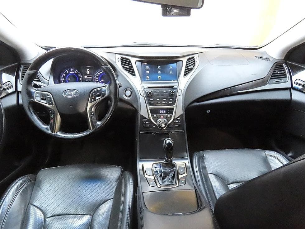 Hyundai Grandeur (Azera)HGLPG HG300 Rental car Modern - 6