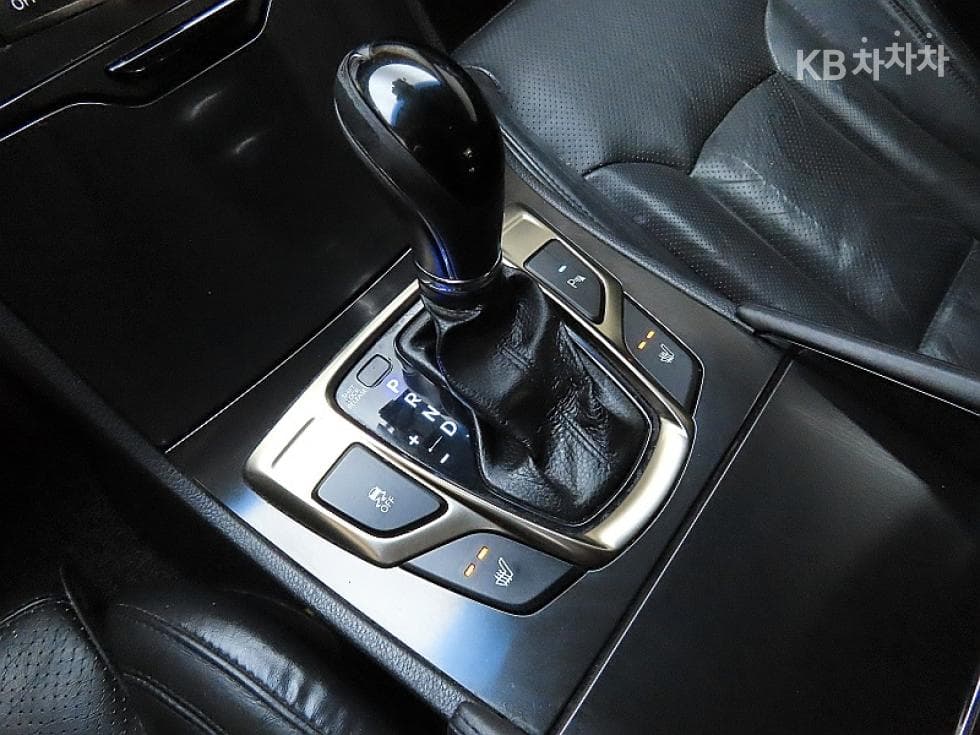 Hyundai Grandeur (Azera)HGLPG HG300 Rental car Modern - 9