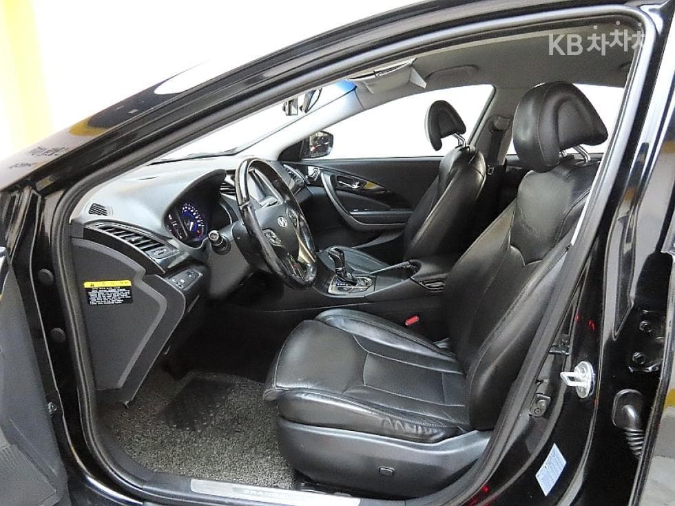 Hyundai Grandeur (Azera)HGLPG HG300 Rental car Modern - 10
