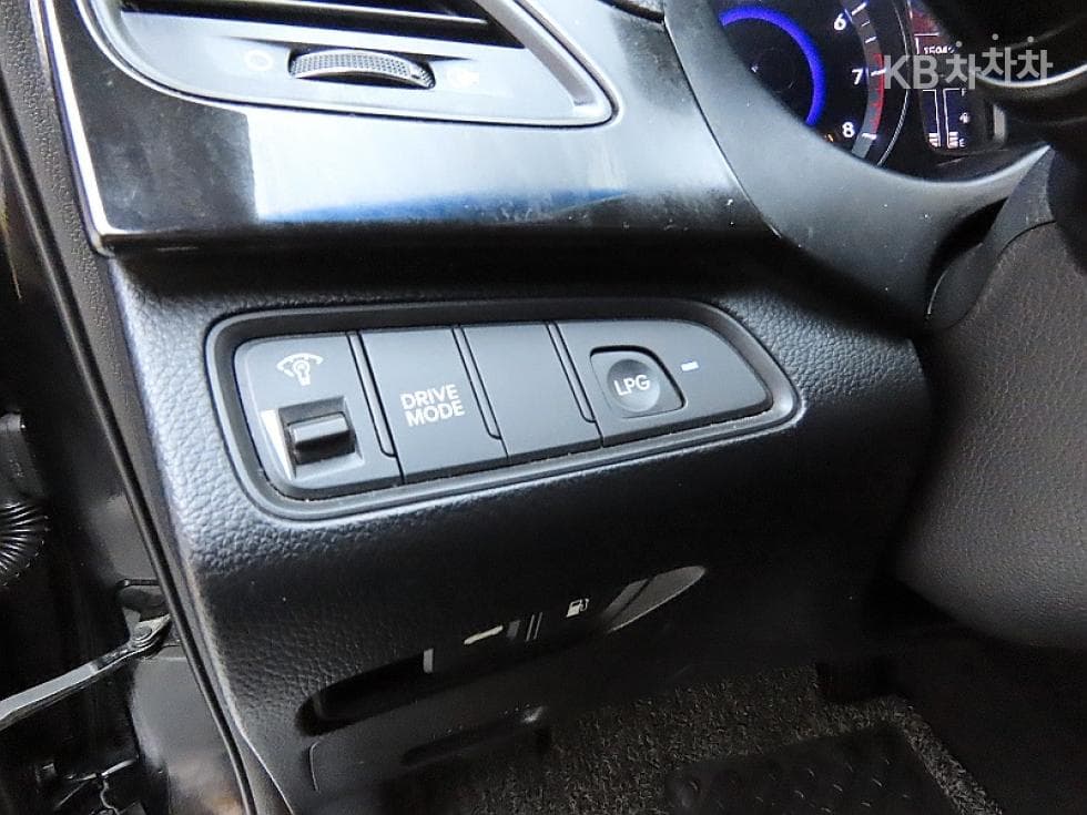 Hyundai Grandeur (Azera)HGLPG HG300 Rental car Modern - 12