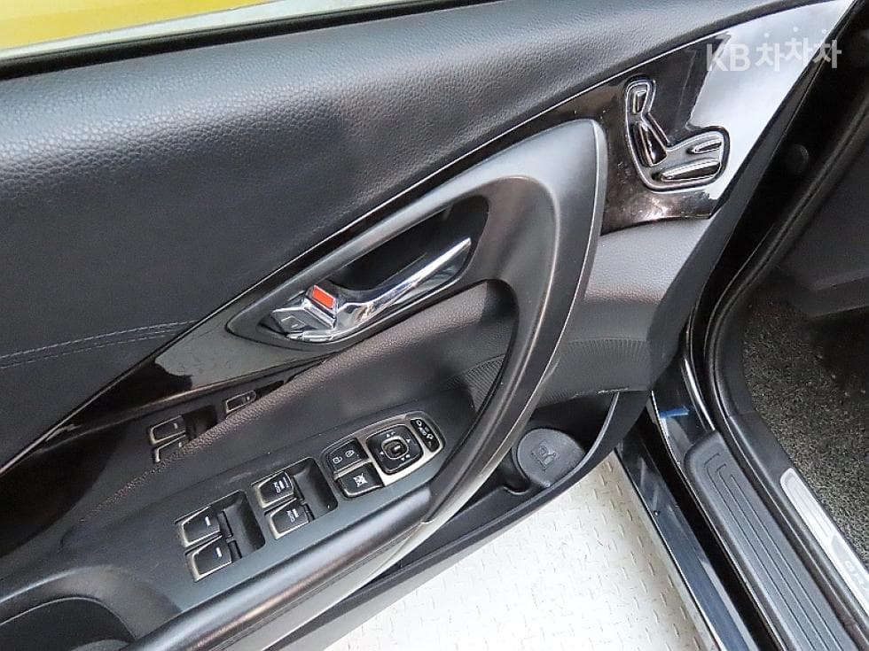 Hyundai Grandeur (Azera)HGLPG HG300 Rental car Modern - 13