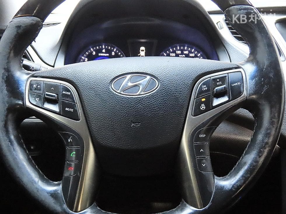 Hyundai Grandeur (Azera)HGLPG HG300 Rental car Modern - 17