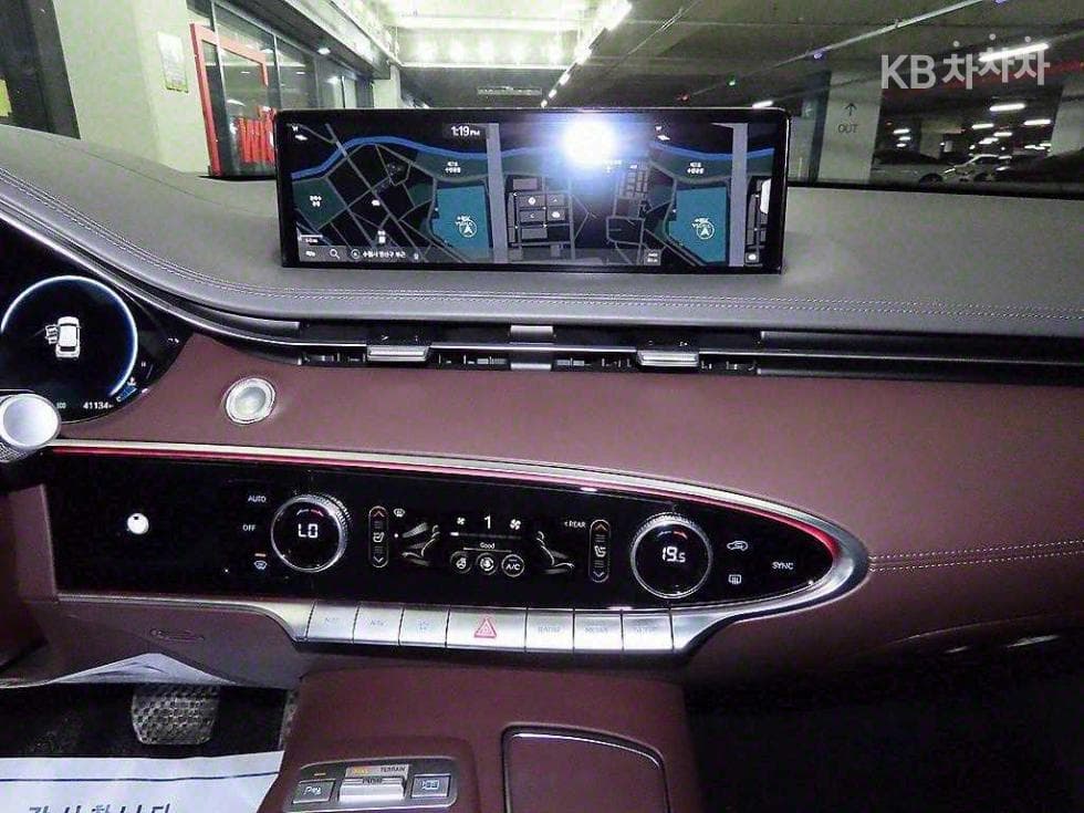 Genesis GV70Gasoline 2.5T AWD - 11