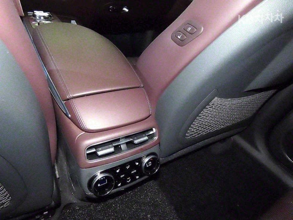 Genesis GV70Gasoline 2.5T AWD - 15