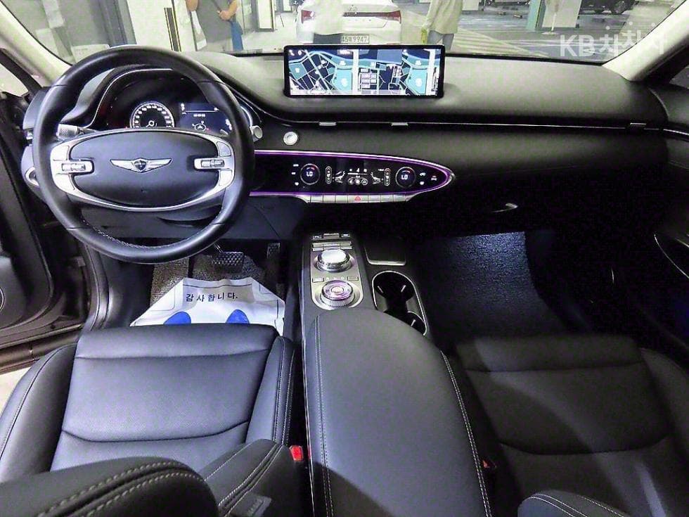 Genesis GV70Gasoline 2.5T AWD - 10