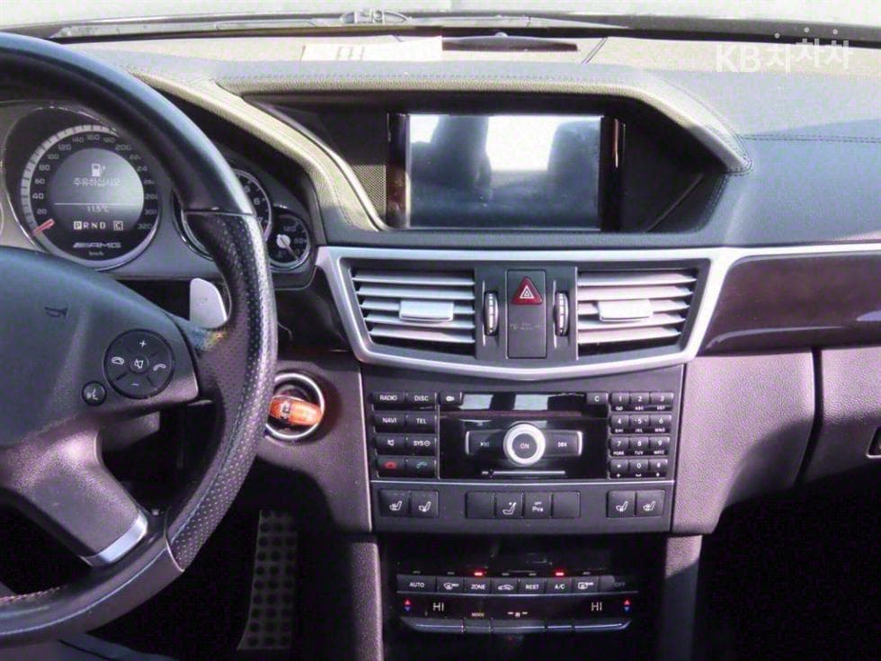 Mercedes-Benz Нов E-КласE63 AMG W212 - 16