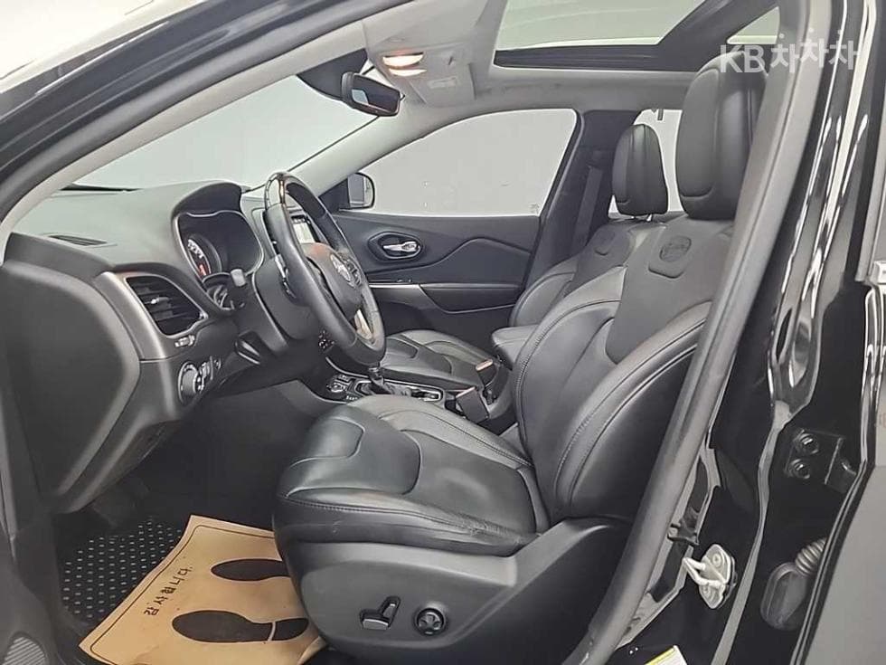 지프 체로키(KL)3.2 Бензин AWD Overland - 11