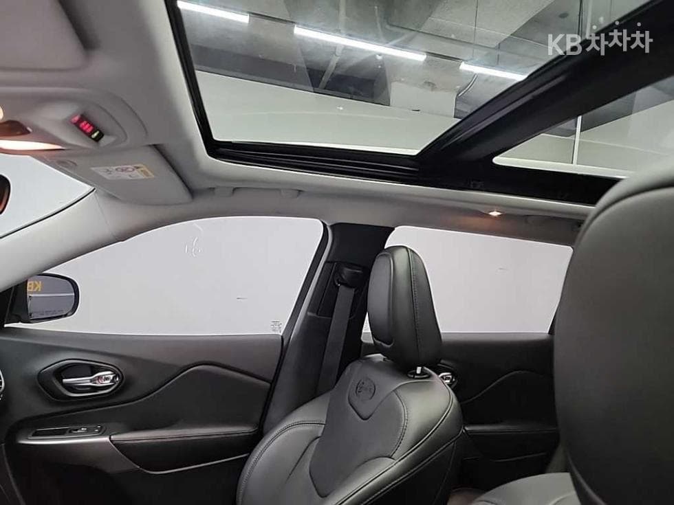 지프 체로키(KL)3.2 Бензин AWD Overland - 14