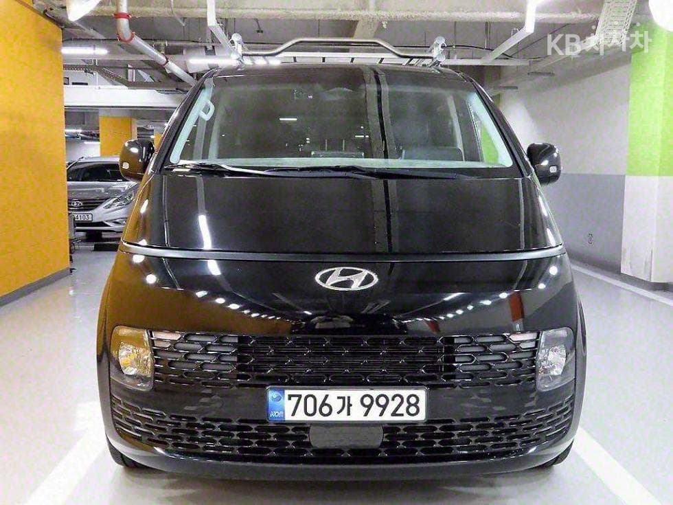 Hyundai Staria 3.5 LPG Tourer 11 Hyundai - Image 1