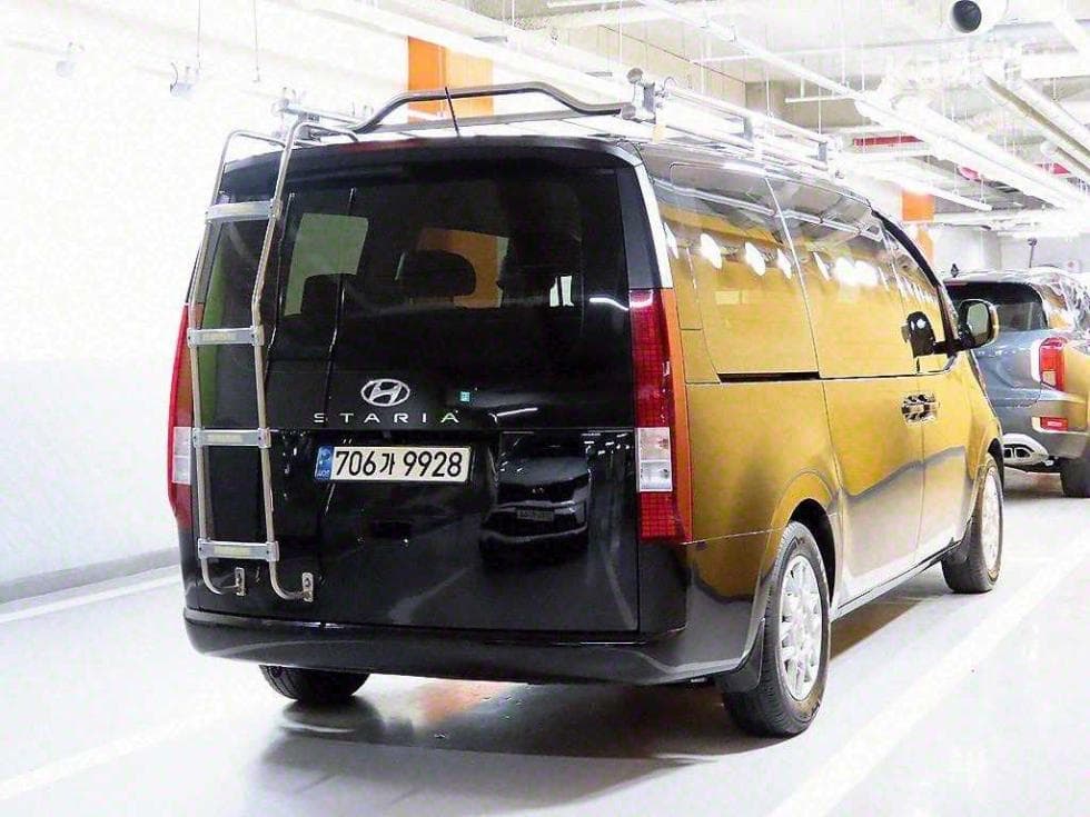 Hyundai Staria 3.5 LPG Tourer 11 Hyundai - Image 3