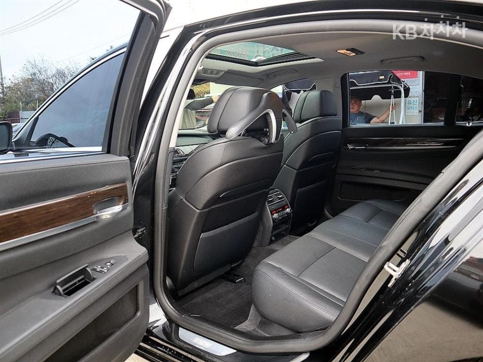 BMW Нов7시리즈740i - 7