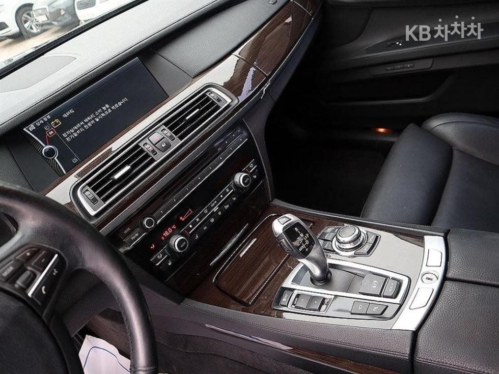 BMW Нов7시리즈740i - 10