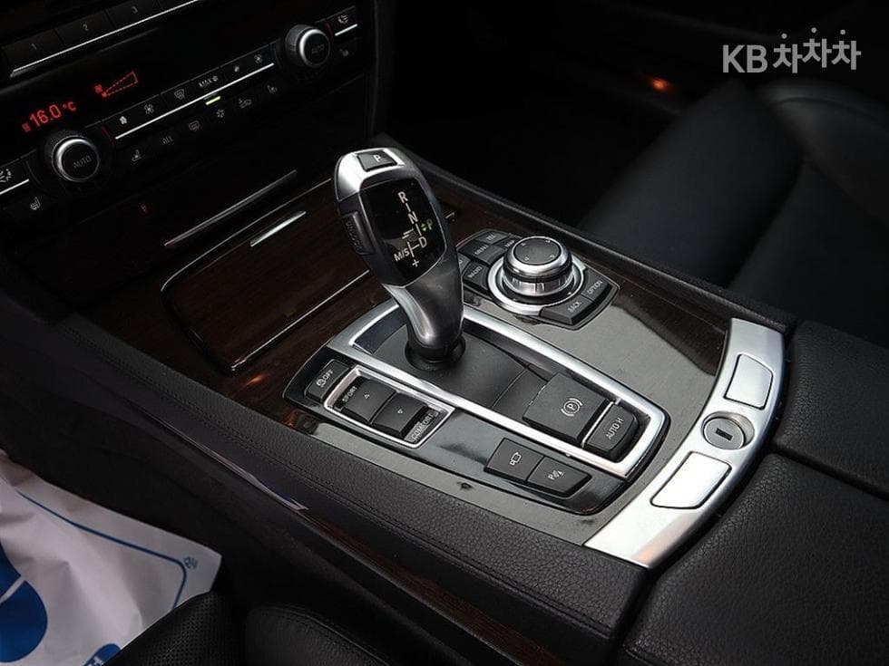 BMW Нов7시리즈740i - 12