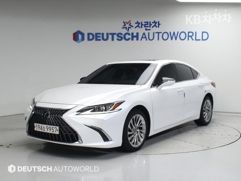 Lexus Нов 제너Рей (ван)션 ES 300h Luxury+ - Image 1
