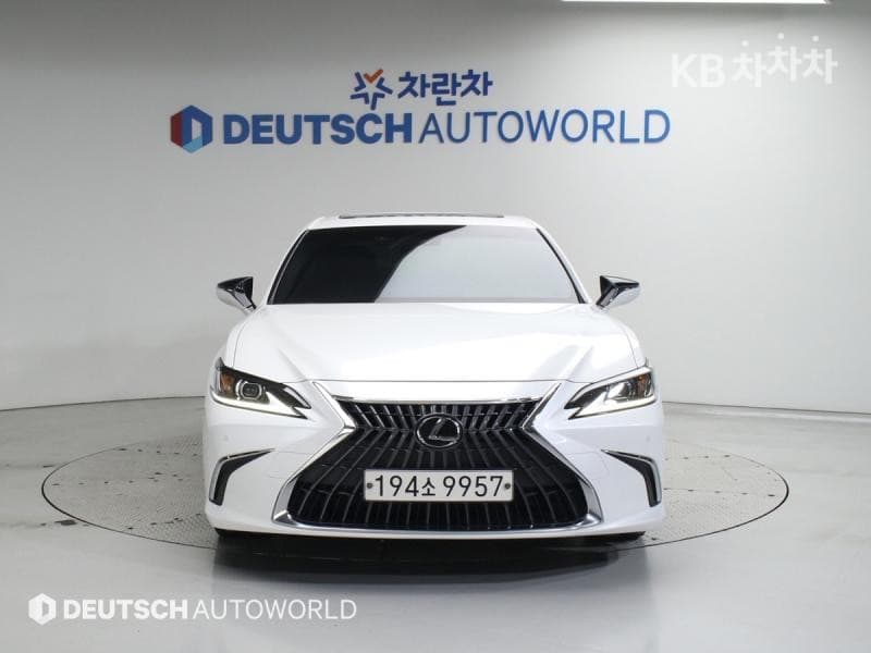 Lexus Нов 제너Рей (ван)션 ES300h Luxury+ - 2