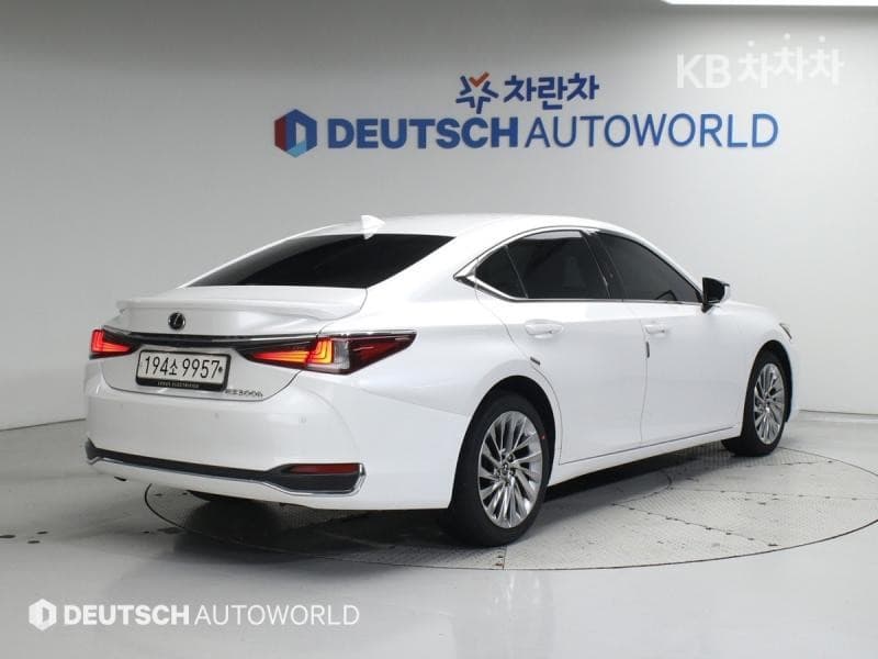 Lexus Нов 제너Рей (ван)션 ES300h Luxury+ - 3