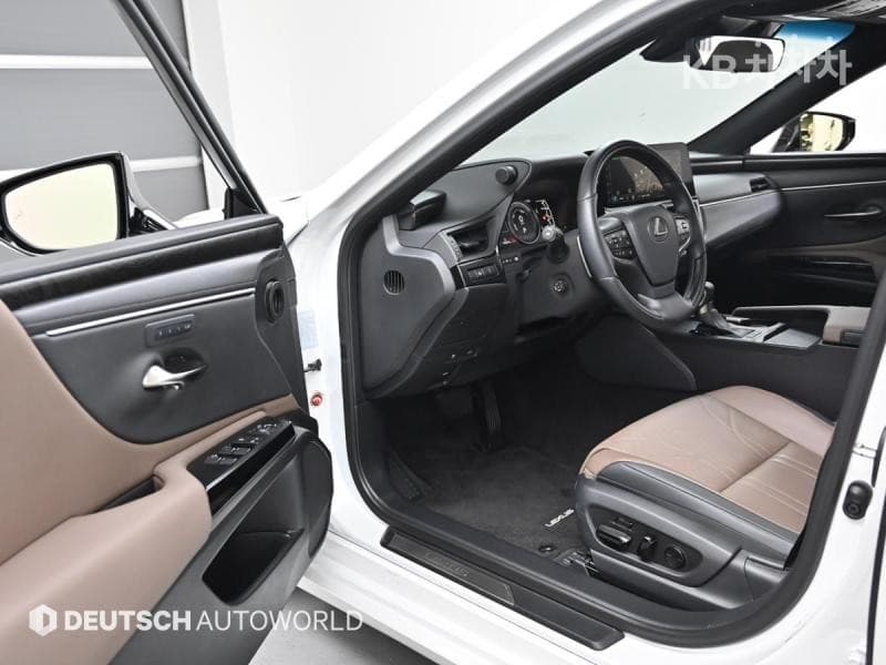 Lexus Нов 제너Рей (ван)션 ES300h Luxury+ - 8