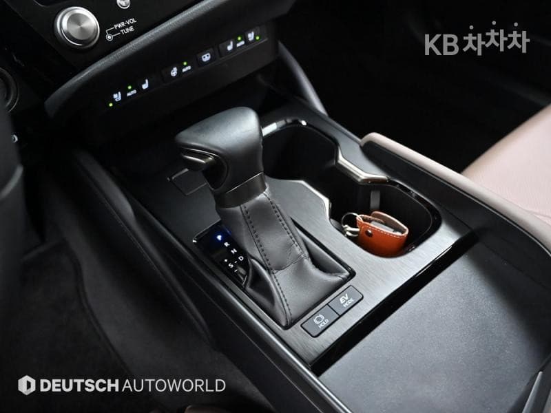 Lexus Нов 제너Рей (ван)션 ES300h Luxury+ - 12