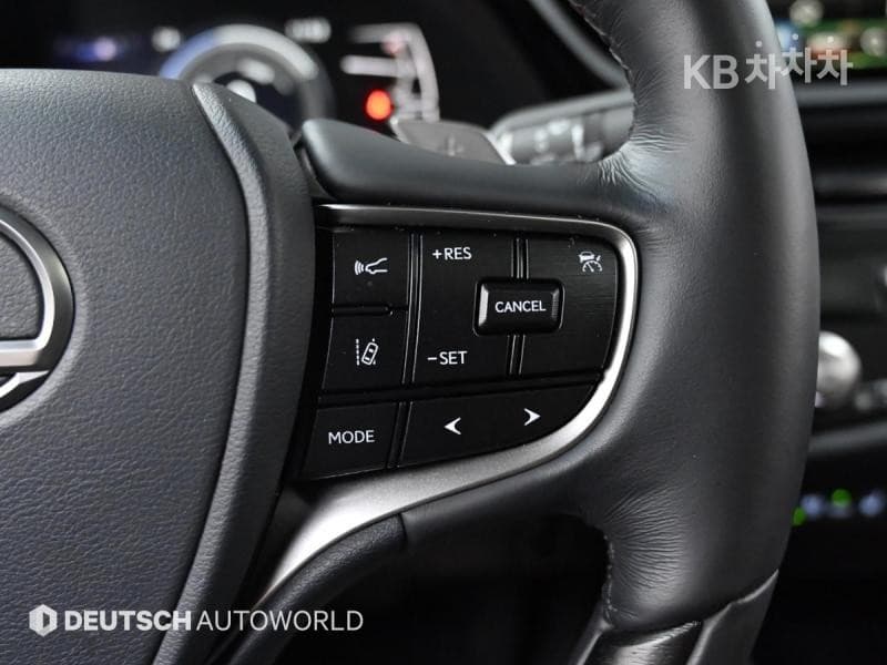 Lexus Нов 제너Рей (ван)션 ES300h Luxury+ - 13