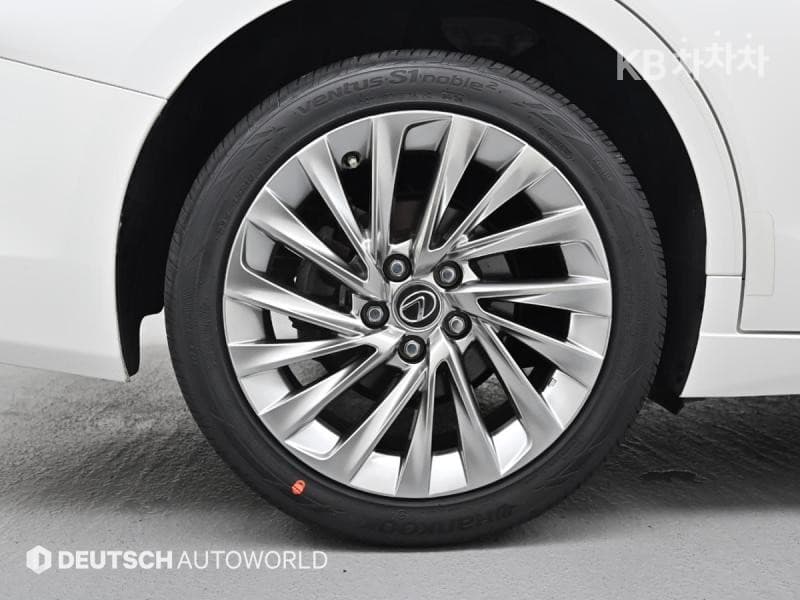Lexus Нов 제너Рей (ван)션 ES300h Luxury+ - 20