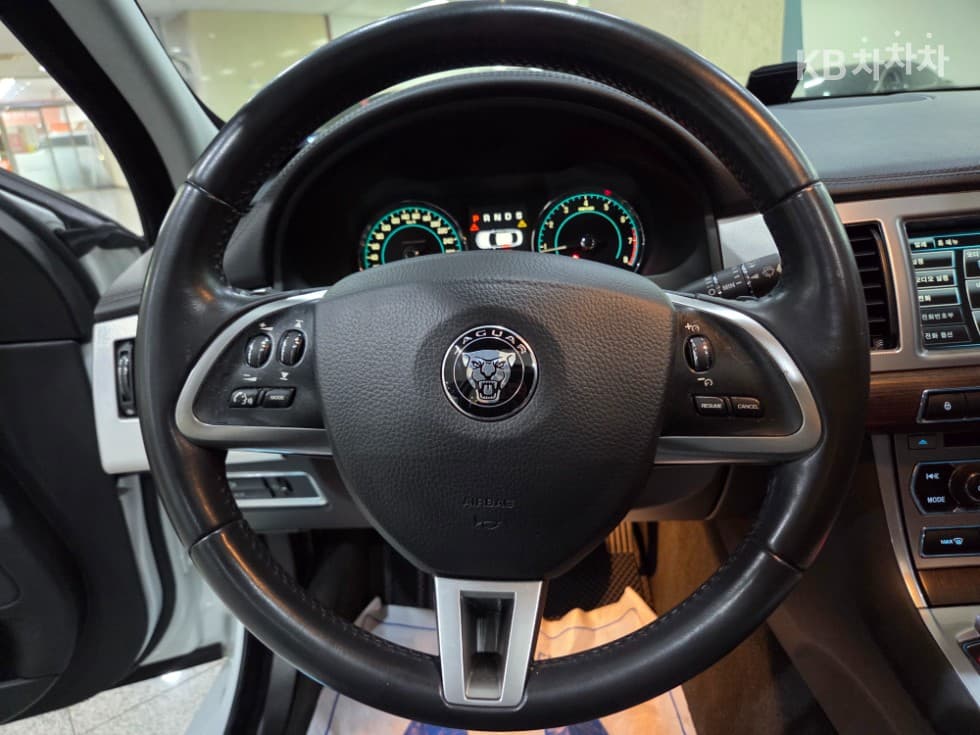 Jaguar New XF2.0 Лукс X250 - 9