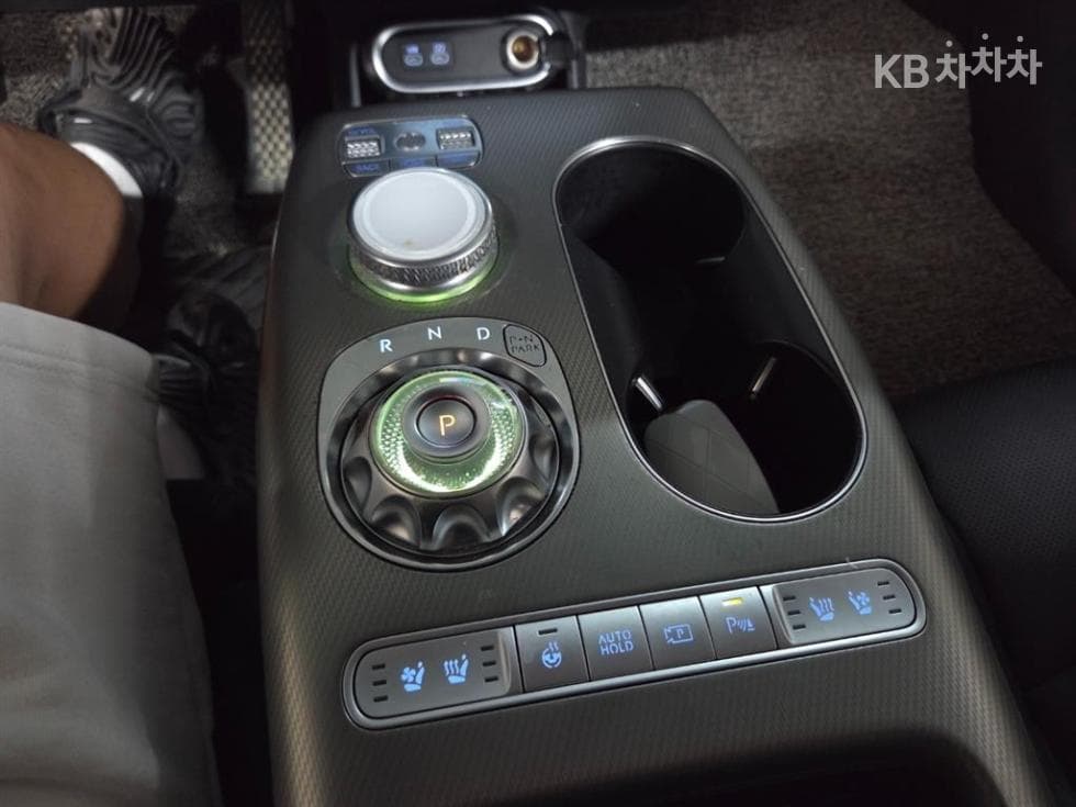 Дженезис GV60Стандартен 2WD Стандартен - 17