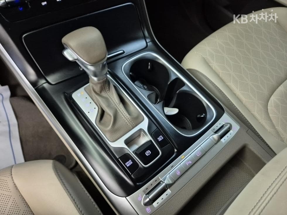 Киа Канивал 4-то поколениеG3.5 GDI 9-местен Престиж - 8