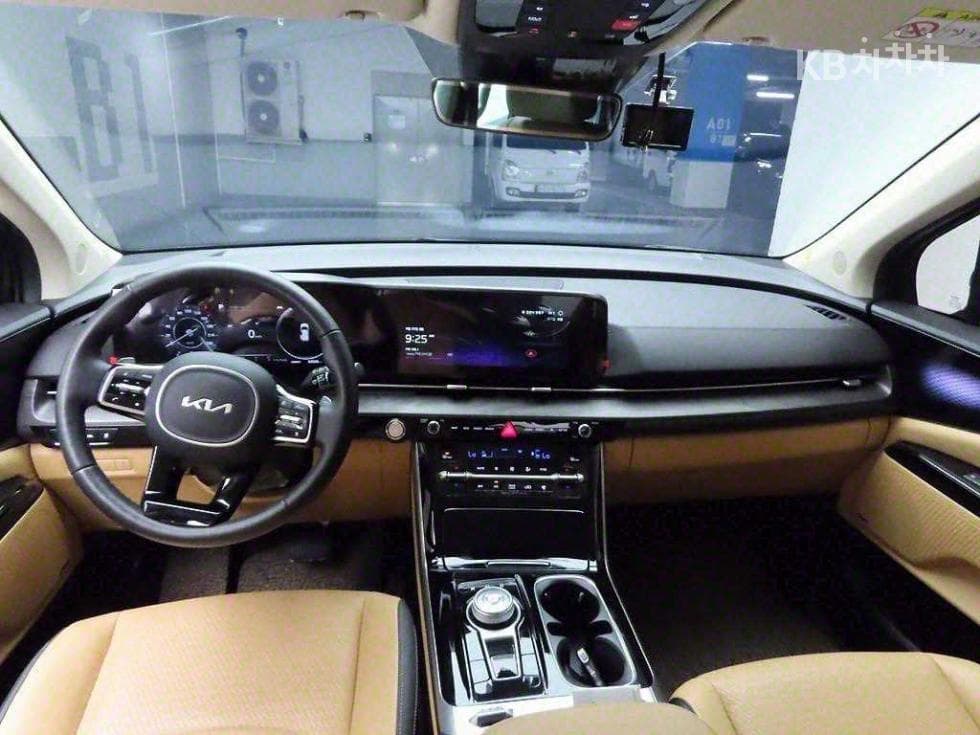 (384 views6679)Kia Carnival 4th Generation G3.5 GDI 9Passenger Signature - 6