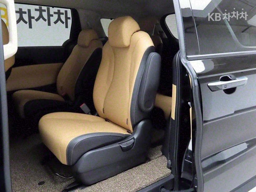 (384 views6679)Kia Carnival 4th Generation G3.5 GDI 9Passenger Signature - 13