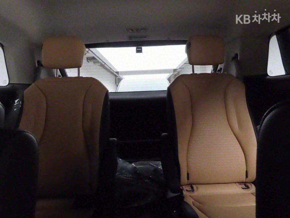 (384 views6679)Kia Carnival 4th Generation G3.5 GDI 9Passenger Signature - 14