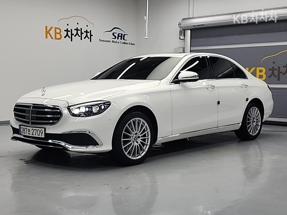 Mercedes-Benz E-Class (W213) E220d 4MATIC Exclusive - Image 1