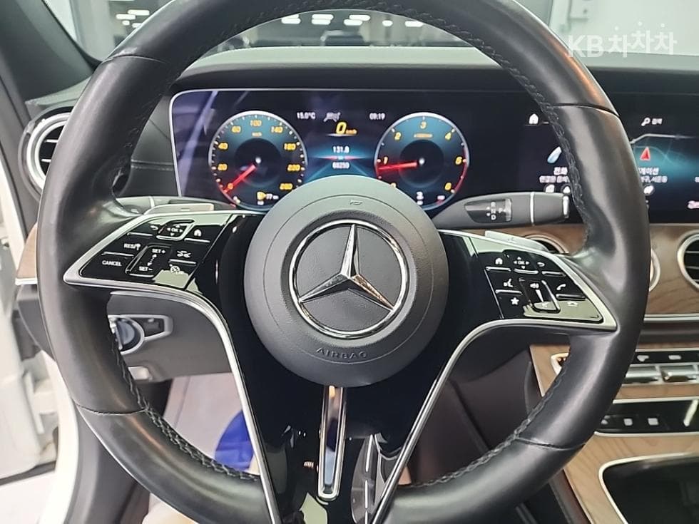 (287bo2709)Mercedes-Benz E-Class (W213)E220d 4MATIC Exclusive - 9