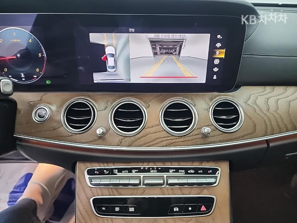 (287bo2709)Mercedes-Benz E-Class (W213)E220d 4MATIC Exclusive - 10