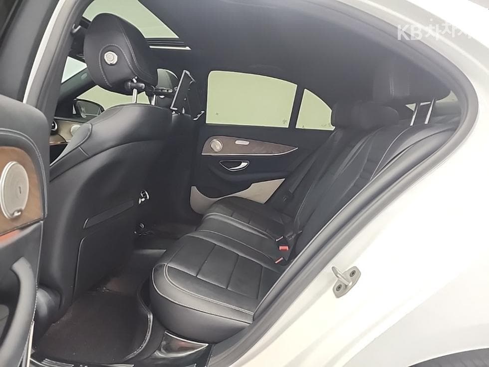 (287bo2709)Mercedes-Benz E-Class (W213)E220d 4MATIC Exclusive - 12