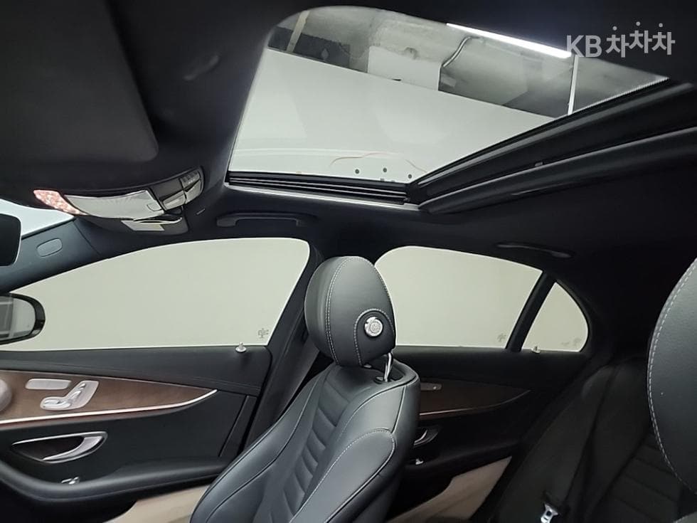 (287bo2709)Mercedes-Benz E-Class (W213)E220d 4MATIC Exclusive - 15