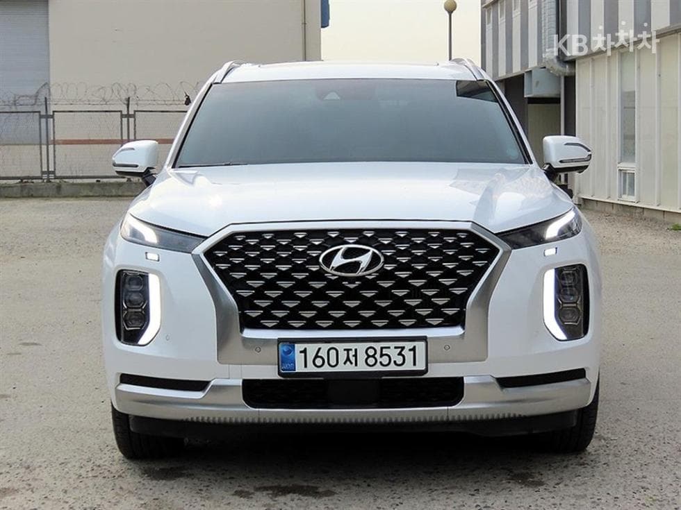 Hyundai Palisade 2.2 Diesel 7-Passenger Calligraphy - Image 2