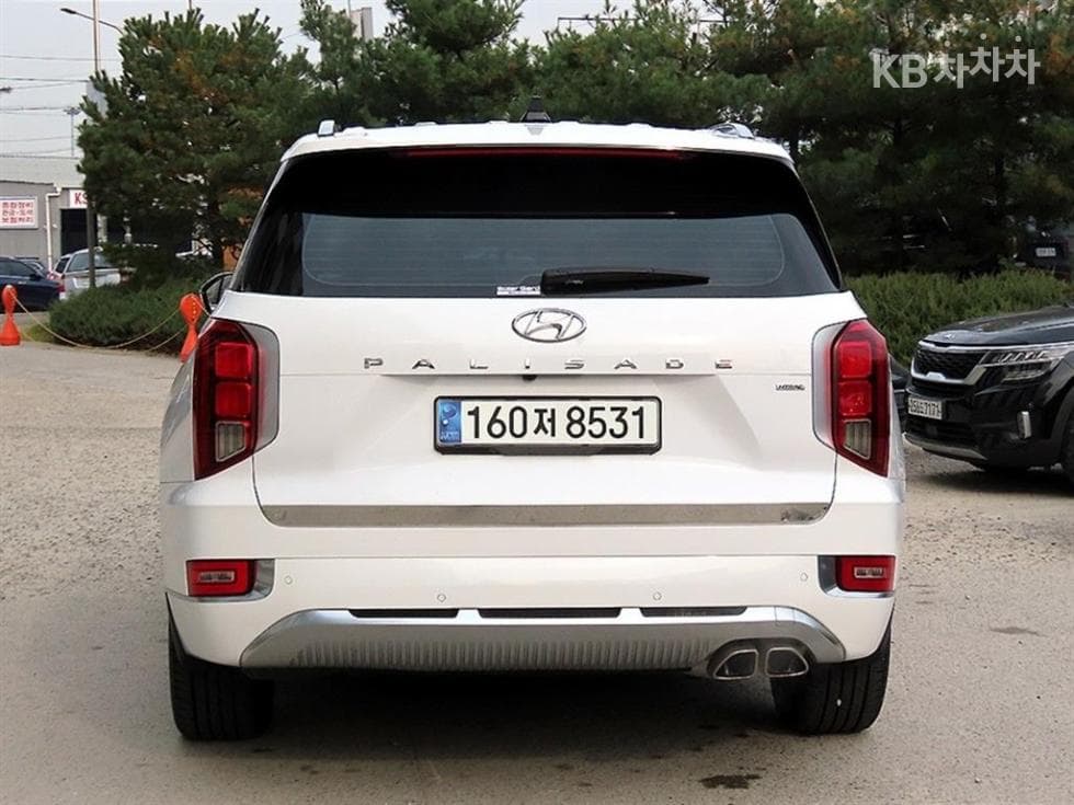Hyundai Palisade 2.2 Diesel 7-Passenger Calligraphy - Image 4